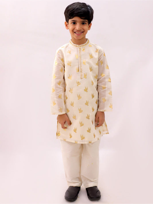 Mishti Off White Kurta and Pyjama For Boys