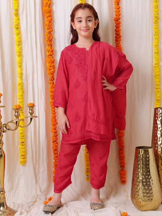 CHANDERI HAND EMBROIDERED CHIKANKARI KURTA SET- RED