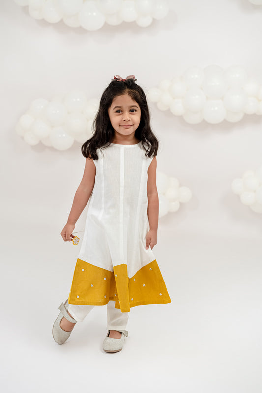 WHITE BLOSSOM EMBELLISHED KURTA SET