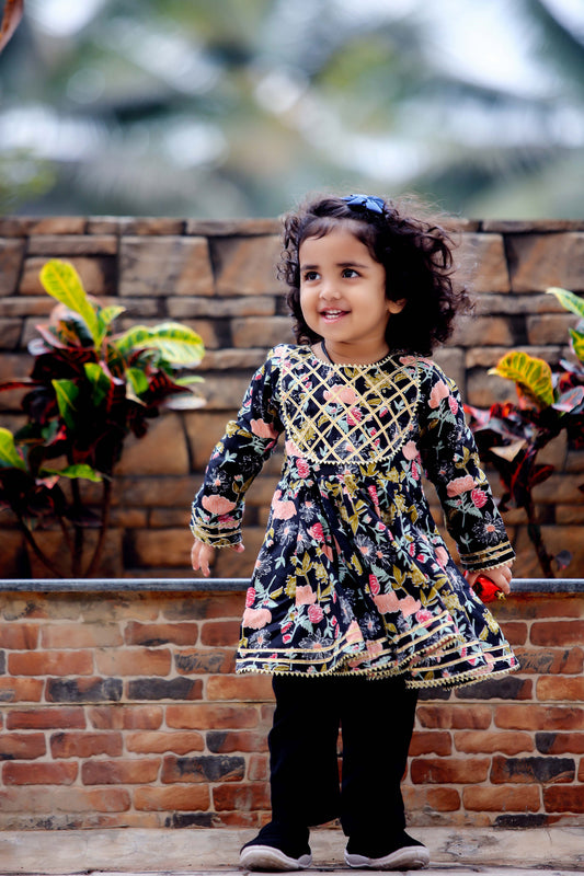 GIRLS BLACK FLORAL GOTAPATTI ANARKALI SET