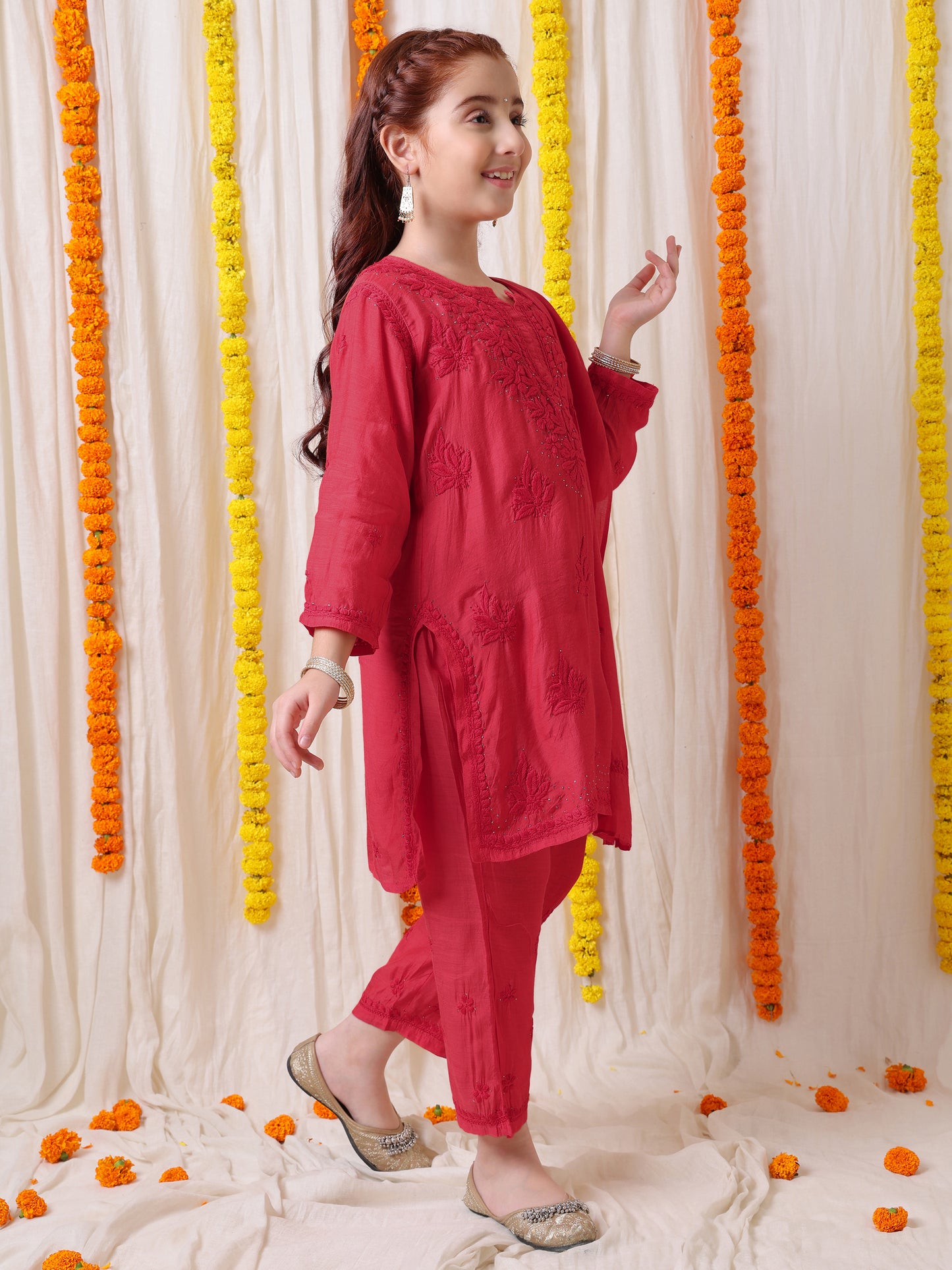 CHANDERI HAND EMBROIDERED CHIKANKARI KURTA SET- RED