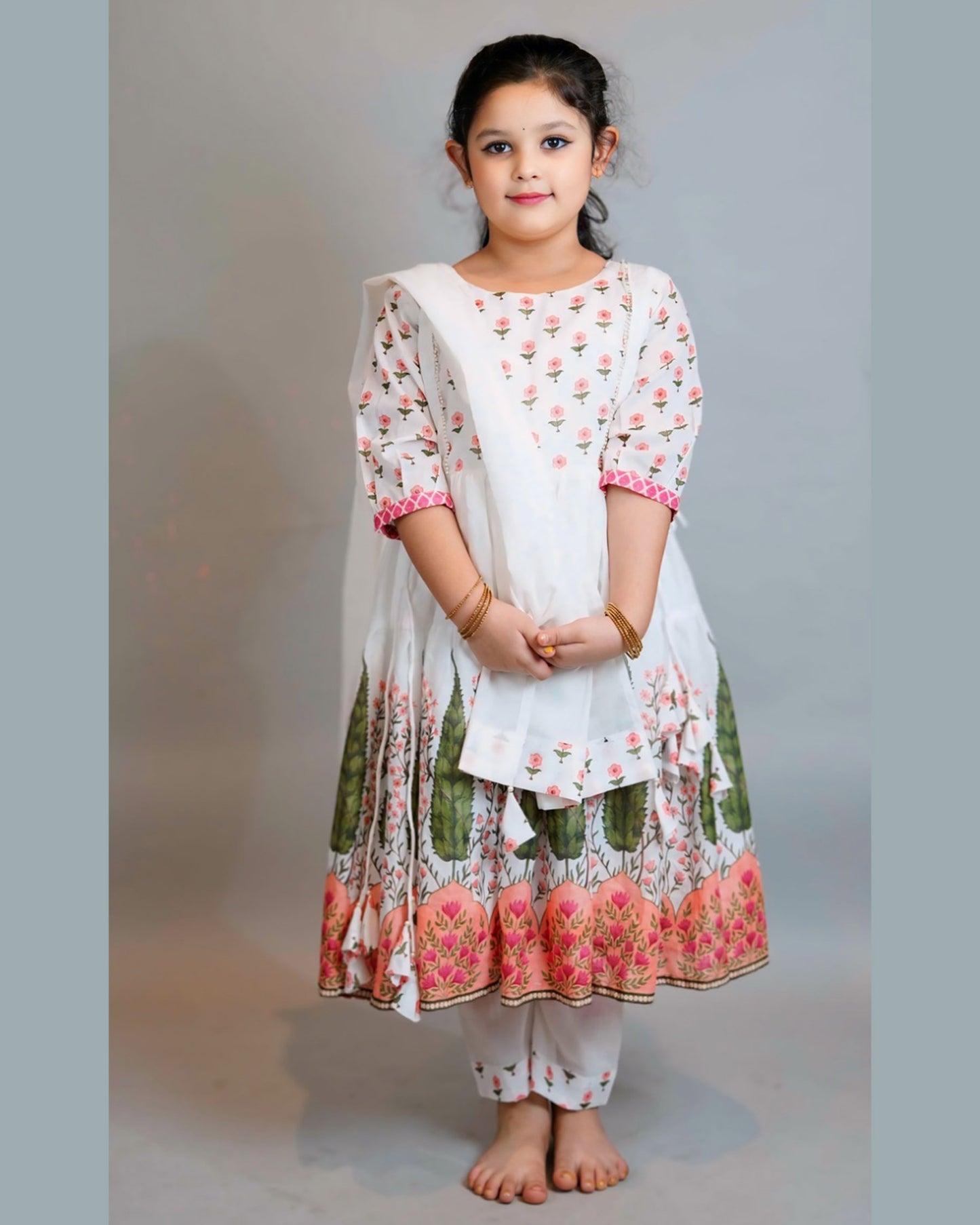 Girls Side knot White Kurti And Pant With Dupatta