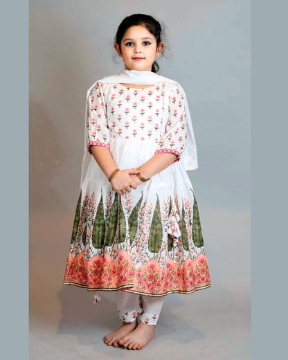 Girls Side knot White Kurti And Pant With Dupatta