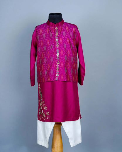 Boys Mercerized Ikat Silk Kurta Set With Attached Jacket And Pant