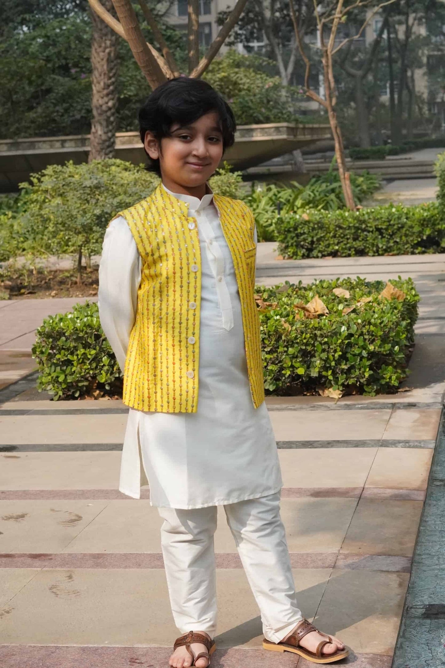 KURTA SET WITH EMBROIDERED JACKET