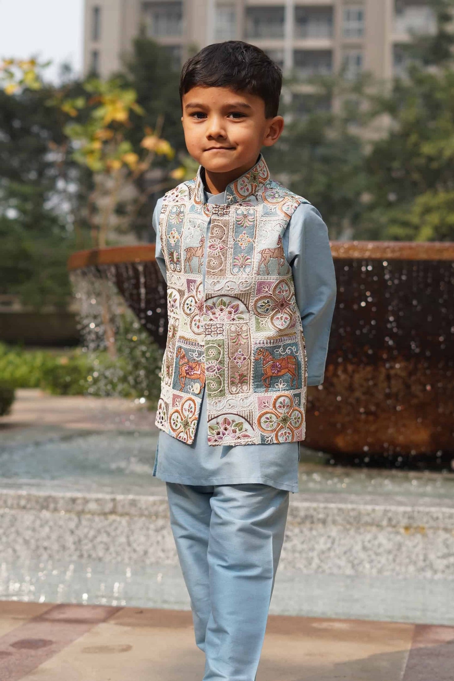 KURTA SET WITH EMBROIDERED JACKET