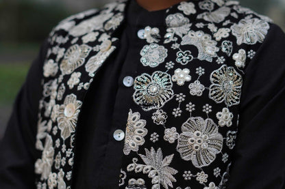 KURTA SET WITH EMBROIDERED JACKET