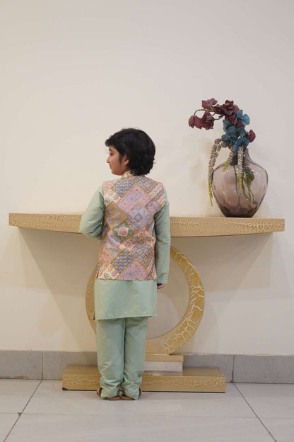 KURTA SET WITH FLORAL PRINT JACKET