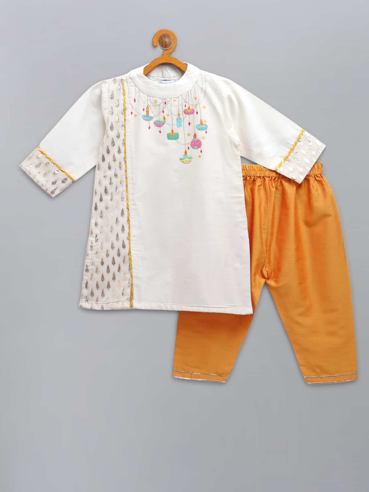 OFF WHITE DIWALI ORNAMENTS EMBROIDERED KURTA PYJAMA SET
