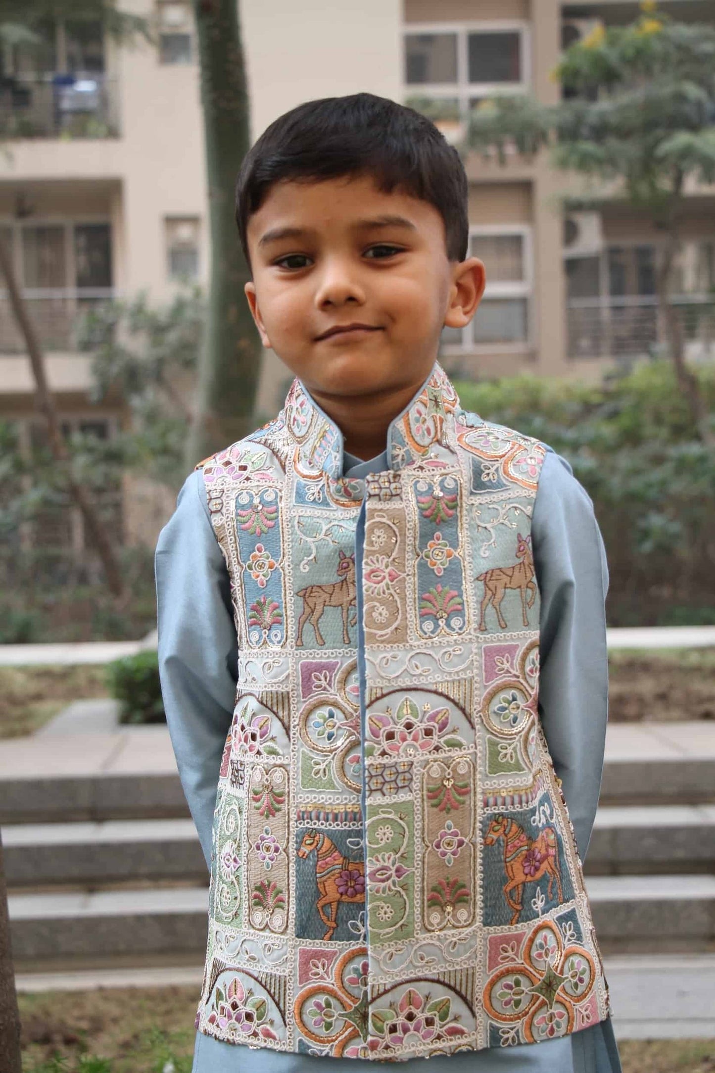 KURTA SET WITH EMBROIDERED JACKET