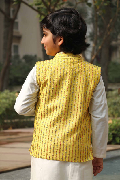 KURTA SET WITH EMBROIDERED JACKET