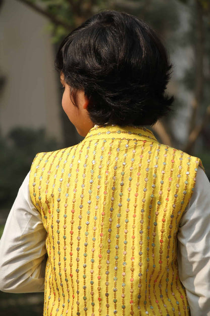 KURTA SET WITH EMBROIDERED JACKET