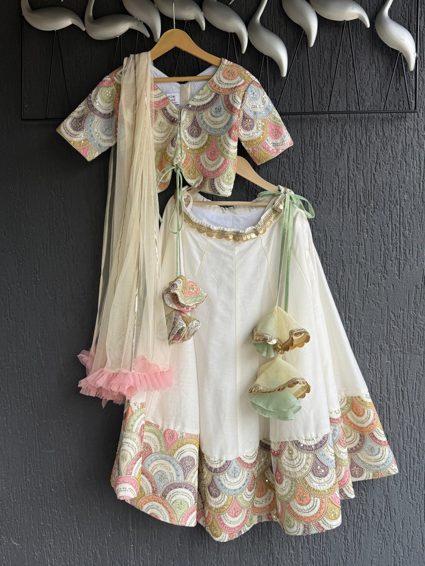 OFF WHITE SCALLOP EMB BLOUSE LEHNGA SET