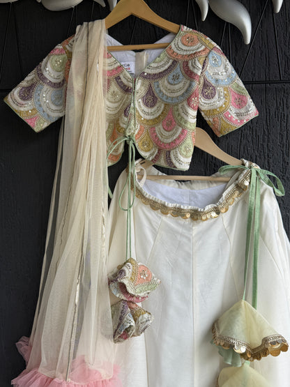 OFF WHITE SCALLOP EMB BLOUSE LEHNGA SET