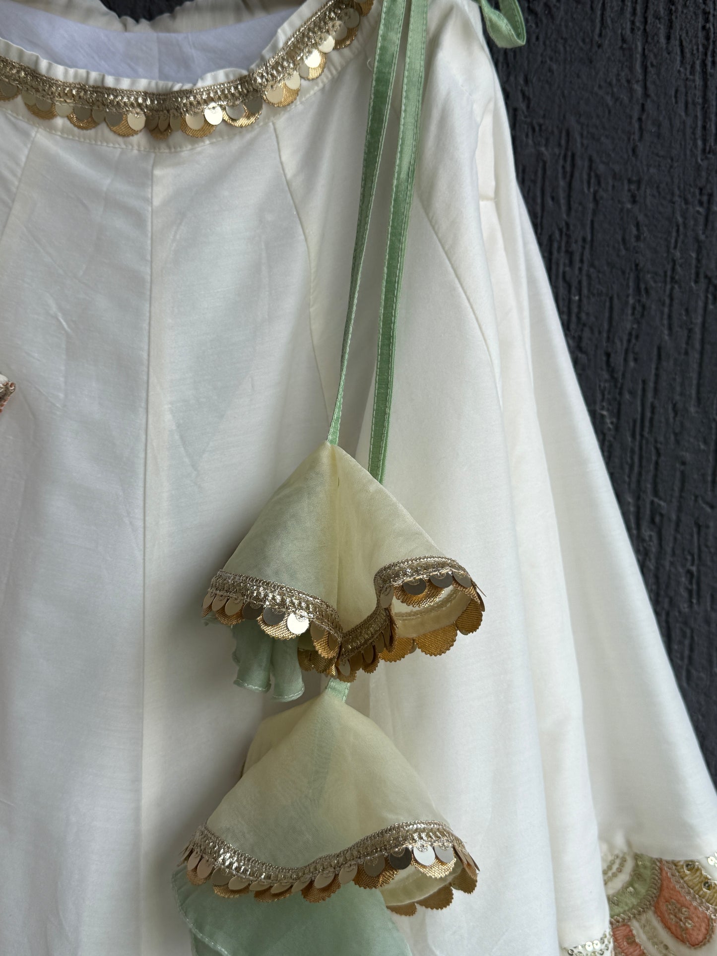 OFF WHITE SCALLOP EMB BLOUSE LEHNGA SET