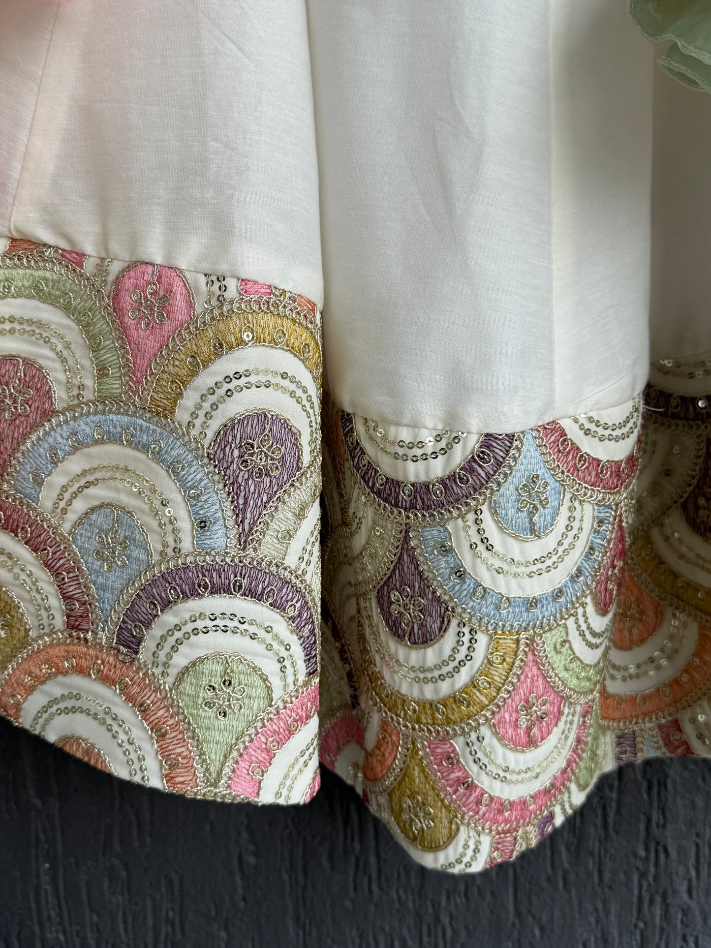 OFF WHITE SCALLOP EMB BLOUSE LEHNGA SET