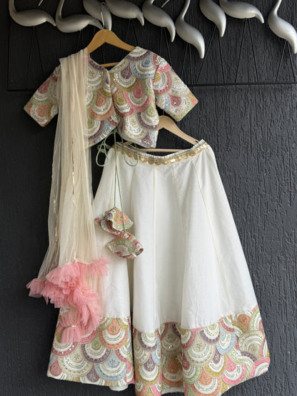 OFF WHITE SCALLOP EMB BLOUSE LEHNGA SET