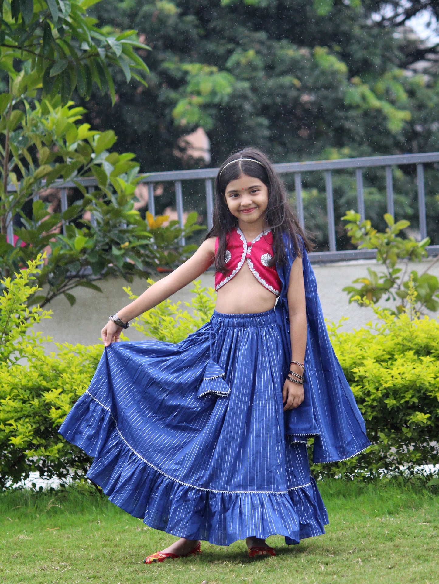 Girls Cotton Seleeveless Lurex Gotapatti Lehenga Set