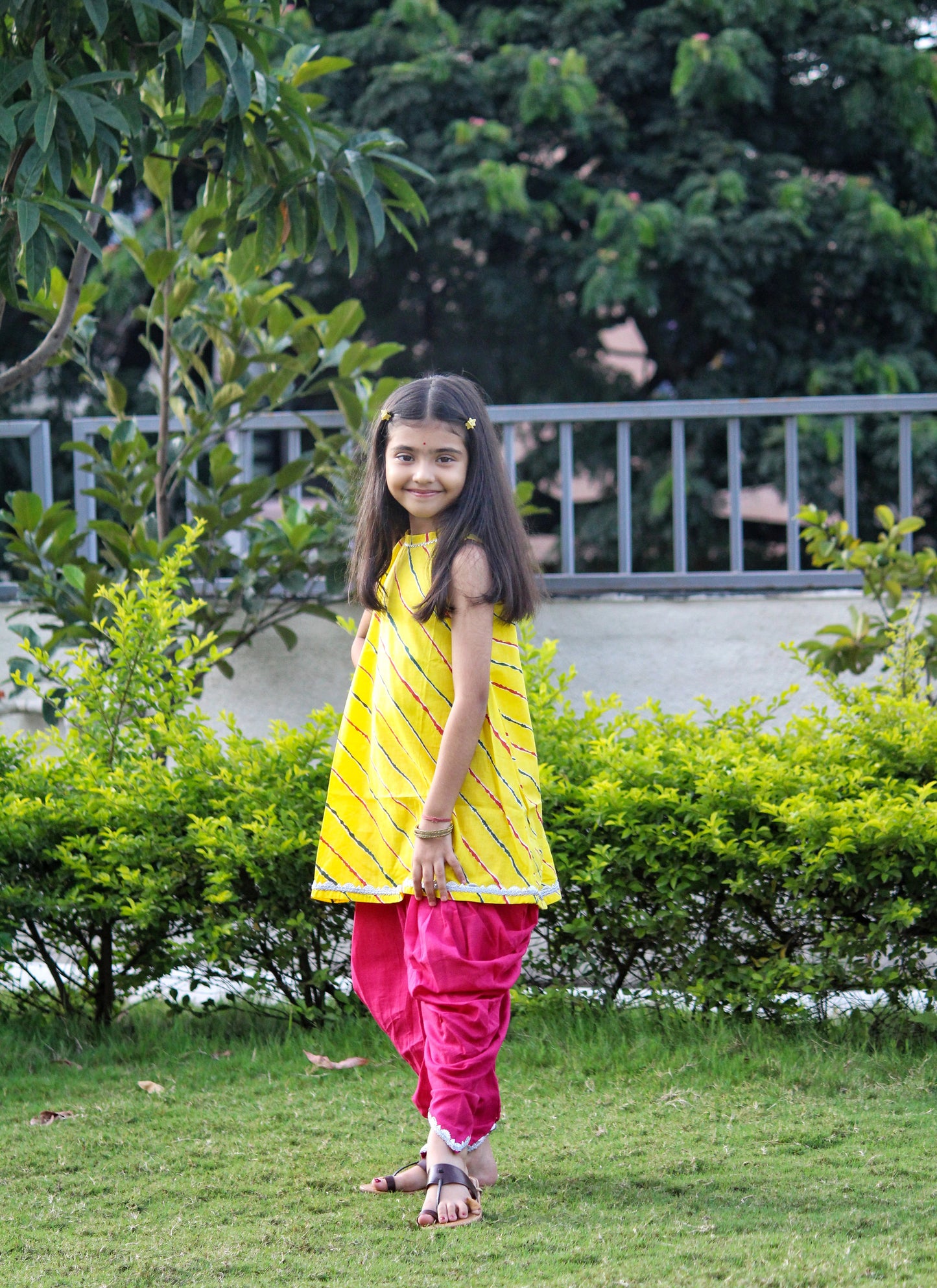 Girls Cotton Selleveless Leheriya Gotapatti Kurti With Tulip Pants Set