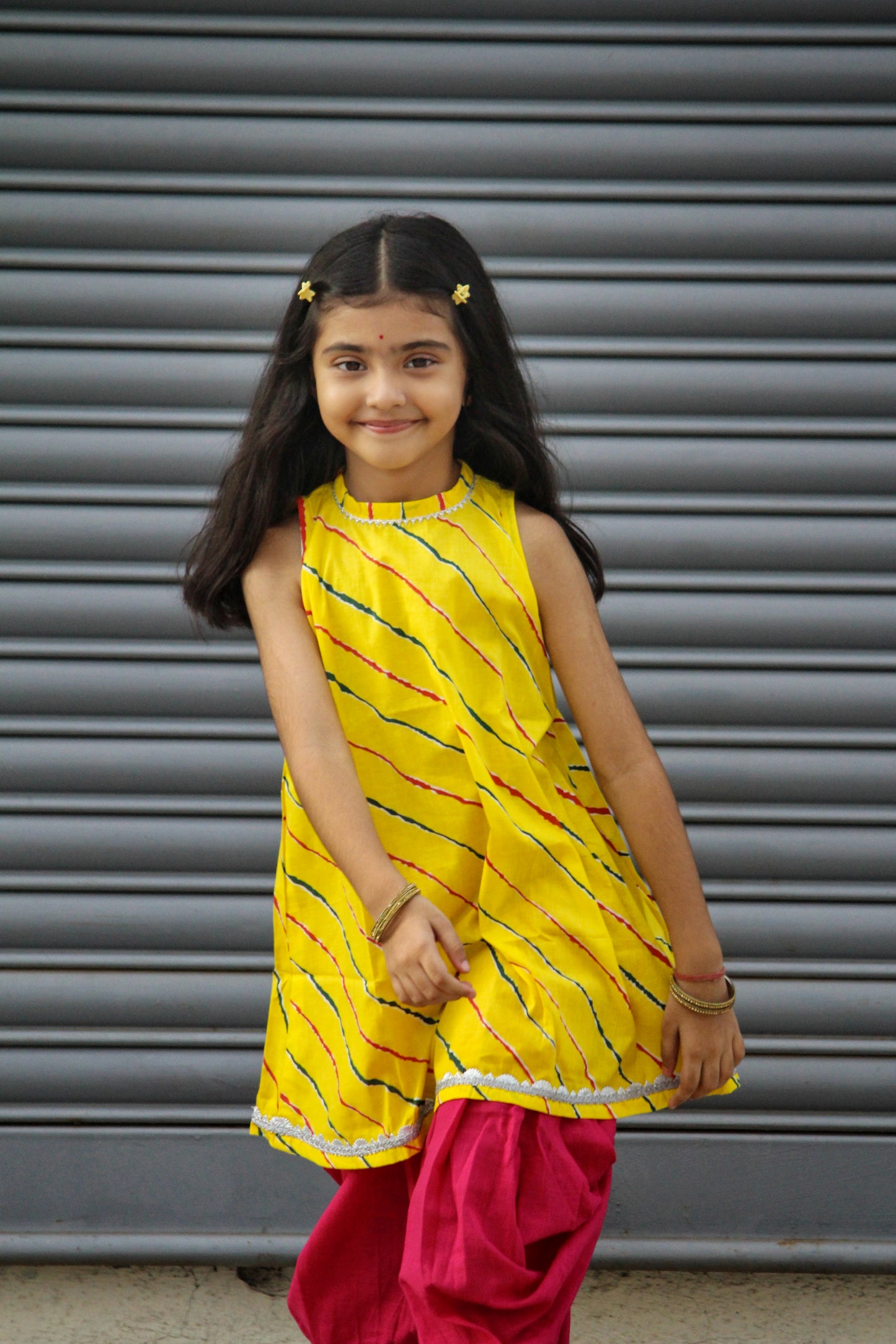 Girls Cotton Selleveless Leheriya Gotapatti Kurti With Tulip Pants Set