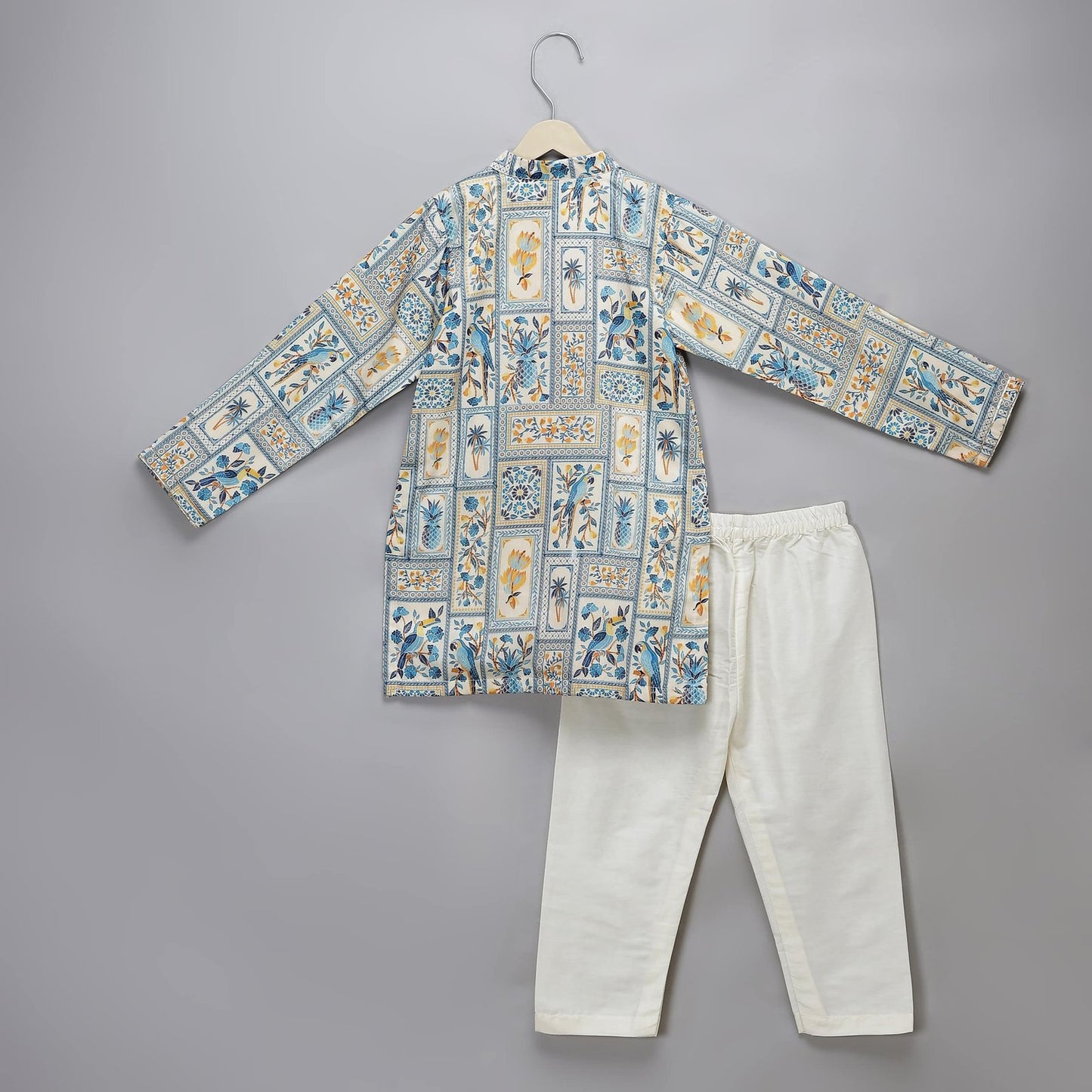 BLUE PARROT PRINTED KURTA PYJAMA SET