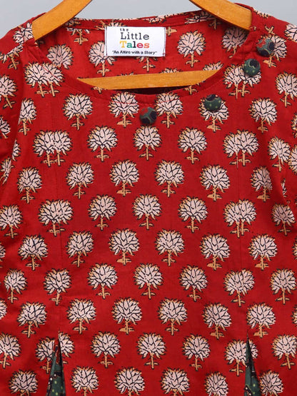 RED PRINTED GODET KURTA WITH OFF WHITE PYJAMA