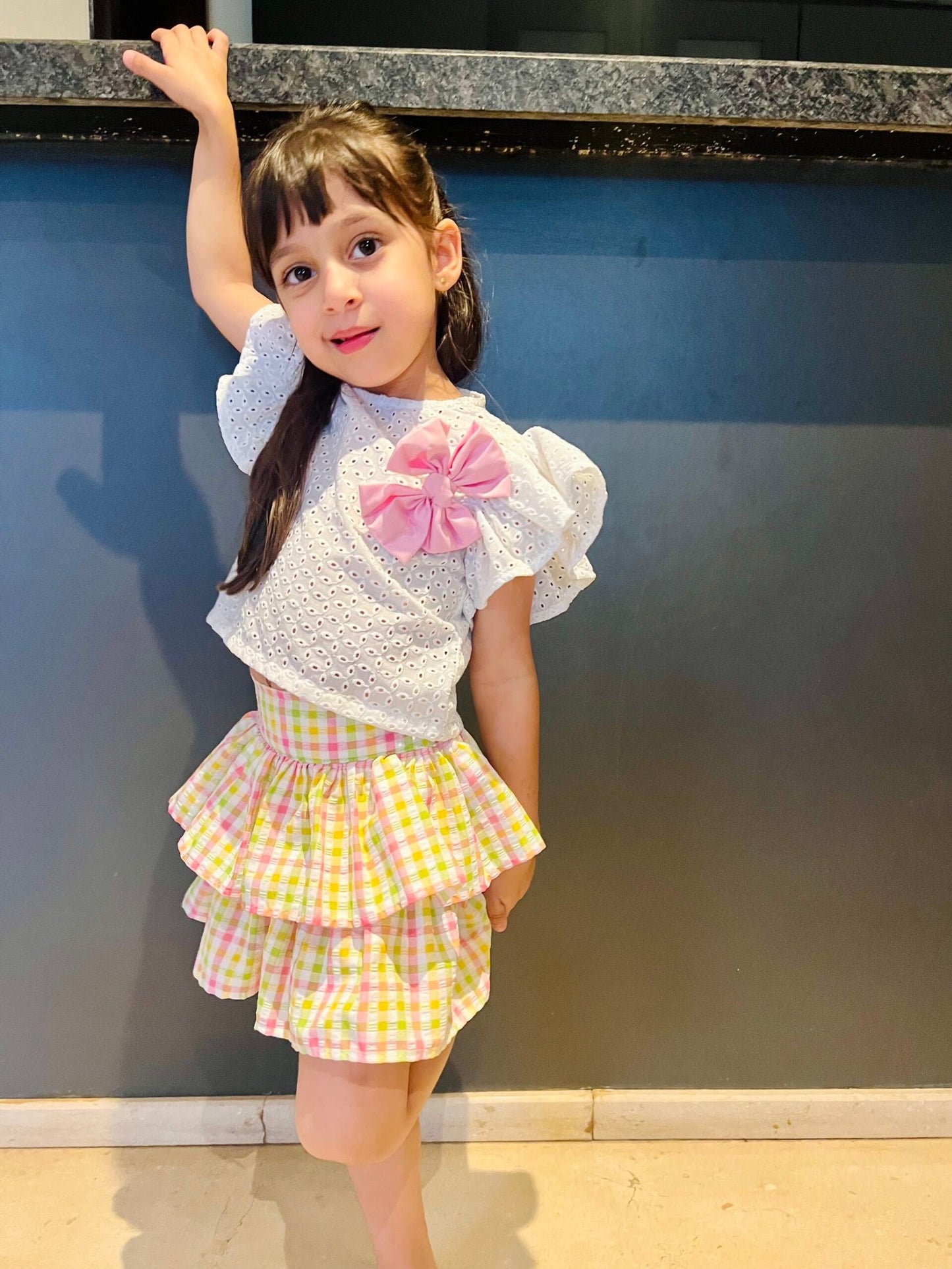 WHITE HAKOBA BOW TOP & FRILL CHECKERED SKIRT