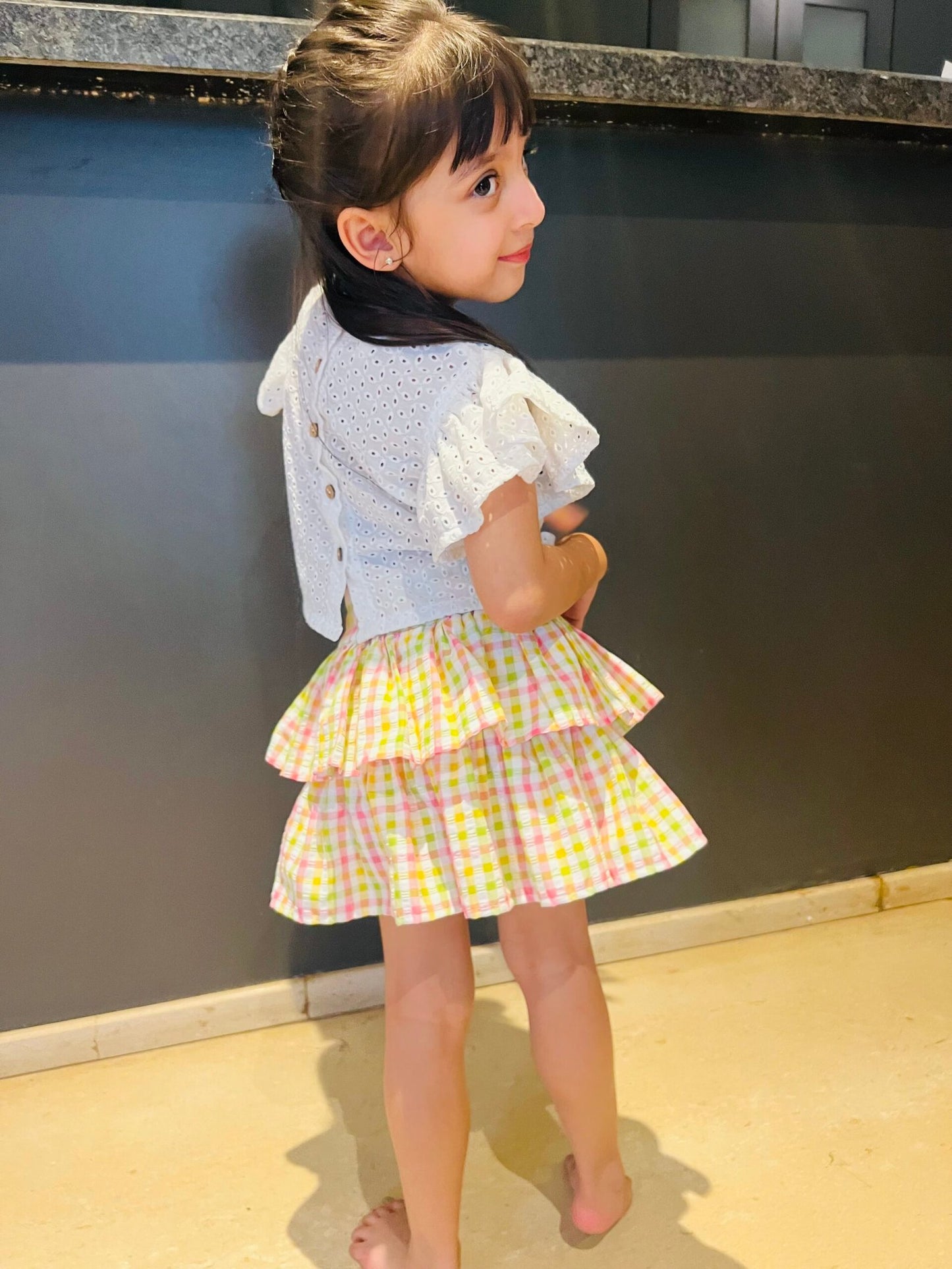 WHITE HAKOBA BOW TOP & FRILL CHECKERED SKIRT