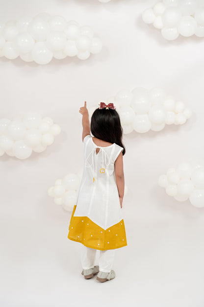 WHITE BLOSSOM EMBELLISHED KURTA SET