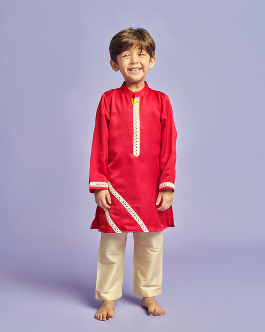 RED KURTA SET WITH ABLA BORDERS