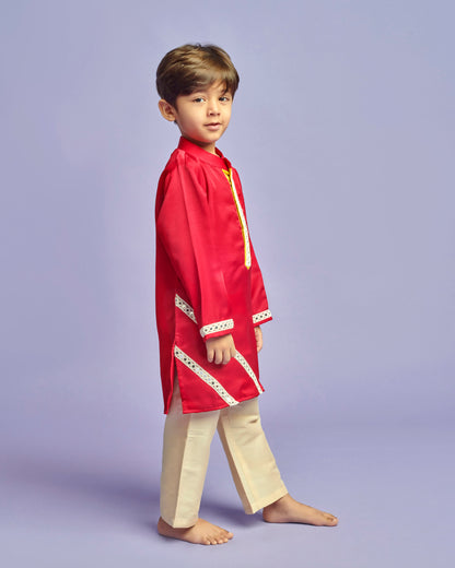 RED KURTA SET WITH ABLA BORDERS